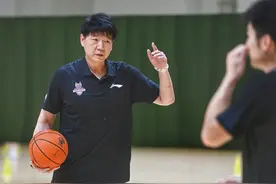 山东男篮提前12轮锁定季后赛，明晚客战北控开启“魔鬼赛程”图片