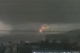 广州白云一厂房被吹翻，当地称正统计受灾情况！抢险队伍出动图片