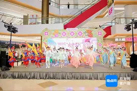 “女神驾到”巾帼主题巡游快闪活动走进海口商圈图片