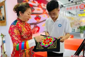 “指尖上的非遗”青绣亮相第二届全国技能大赛图片