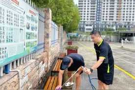 屯溪区：校园环境大扫除，干干净净迎开学图片