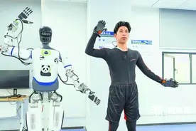 钱江观潮丨探访杭州云栖小镇人形机器人训练场：千锤百“练”，方从工具变伙伴图片