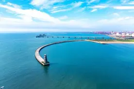 沙子纷纷回到海滩图片