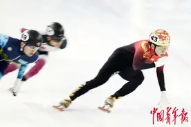 亚冬会短道速滑开赛 中国队选手轻松晋级图片