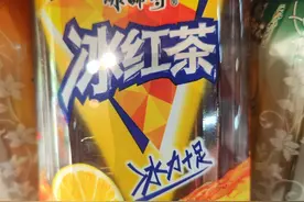 网红饮品涨价登上热搜，记者探访：瓶身已印上建议零售价图片