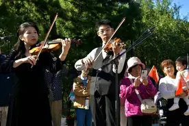 陶然亭公园举办唱爱国歌曲快闪活动图片