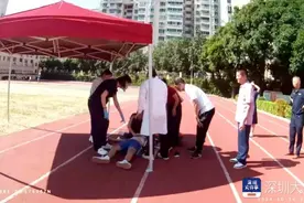 深圳一初中生突然倒地老师用AED救回图片