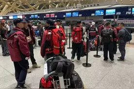 中国云南救援医疗队赶赴缅甸震区图片