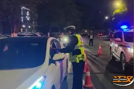 荆州交警强化夜间巡逻管控，守护群众出行安全图片