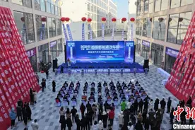 让“沉睡资源”变“发展活水” 宁夏银川首届新能源汽车展拉开帷幕图片