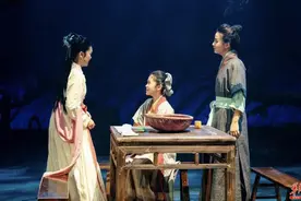 中小学生“飙”戏 新国风沉浸式戏剧《新刘海砍樵·传承篇》首演图片