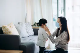 健康小站 | 孩子发热捂耳朵家长要留意，可能是这里在“报警”图片