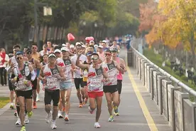 半岛观察丨22城、30万人同日开跑！马拉松比赛火爆，山东这些城市如何跑“出圈”？图片