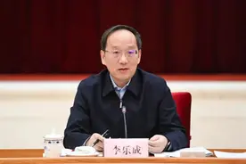 极目政情丨辽宁省长李乐成履新工信部党组书记，曾任湖北省委常委图片