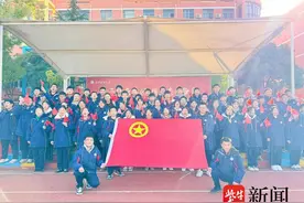 泗洪新星城西学校举行“一二·九”爱国运动红歌大合唱图片