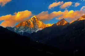 冬日浪漫！邂逅四姑娘山的“日照金山”图片