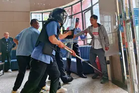 强化安全防范意识！贵阳房建公寓段开展反恐防暴演练活动图片
