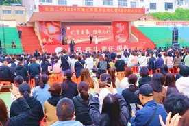 山西长治二中举行2024年高三年级毕业典礼暨十八岁成人仪式图片