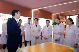 天辰新垣与郑大三附院举行“三八”妇女节党建联合活动图片