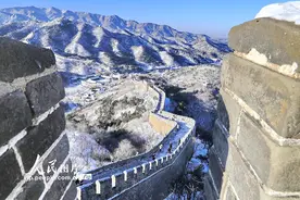 北京：八达岭长城雪后初霁银装素裹图片