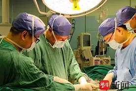 女子一天排尿30多次，诊断巨大膀胱肿瘤图片