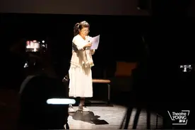 诗人余秀华首次挑战舞蹈《万吨月色》，“我没有太大的心理负担”图片