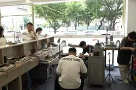 传统打金店迎“泼天富贵”？厦门年轻人竟学起“打金”图片