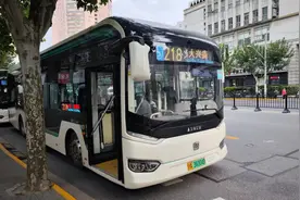 周杰伦演唱会期间，公交全力保障“杰迷”出行图片