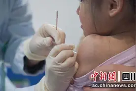 国产首款四价流感病毒亚单位疫苗在成都开打图片