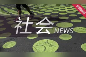 G40市区方向长江隧道发生单车事故 后方交通拥堵图片