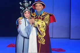 青春版小剧场滇剧《滇海圆圆曲》在昆上演图片