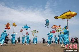 三月三踏沙滩 浙江石浦再现古老渔家民俗图片
