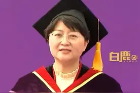 儿子清华大学毕业典礼上聆听“学姐妈妈”寄语：请放下你的优越感，从零开始图片