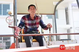 江苏省2024年一季度见义勇为勇士事迹展播⑤两车相撞起火落水，两兄弟闯火海勇救4人图片