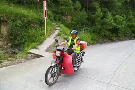高温下的“炎”值担当 | 护林员老蒋：用脚步丈量青山图片