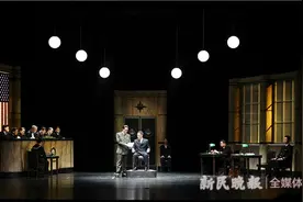 新民艺评｜要论影视演员的演技，那还得舞台上遛遛——话剧《哗变》就是“试金石”图片