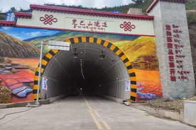 避开29公里盘山路，“川藏线”觉巴山隧道通车图片