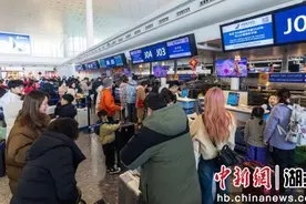 湖北民航春运期间共运输旅客496万余人次图片