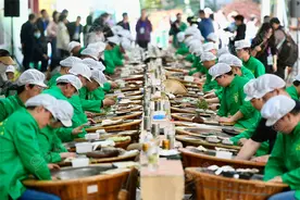 炒茶焕发年轻新活力 谁是本届西湖龙井茶炒茶王？图片