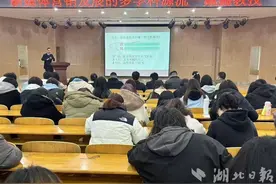 周末免费“充电”，武汉一高校开设校友微专业图片