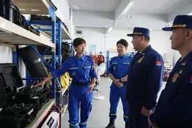 加强沟通联动 携手应急救援 ——国家消防救援局安徽机动队伍筹备组一行走进合肥市蓝天救援队图片