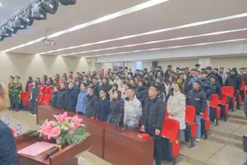 四川希望汽车职业学院举办“榜样引领，筑梦前行”2024年奖学金表彰大会图片