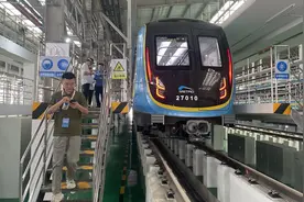 又一全自动线路新车 成都轨道交通27号线一期列车亮相图片