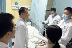 长征医院专家挑战高风险手术，成功切除直径16厘米肾肿瘤及6厘米癌栓图片