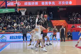 双杀！山东男篮107：98深圳，陶汉林19分创赛季新高图片