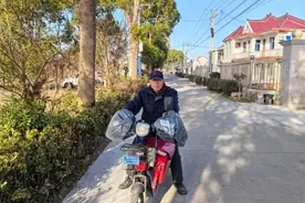 72岁崇明老人骑上电瓶车，出发！图片