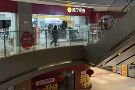 15岁女孩酒后从商场坠楼重伤：涉事KTV涉嫌未成年人有偿陪侍被调查图片