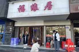 男童在茶杯中小便？杭州一老牌酒家冲上热搜，最新回应图片