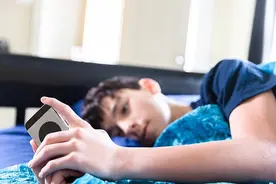 闪电心灵愈站 | 青春期少年叛逆厌学、沉迷网络 看心理专家四招逆转→图片