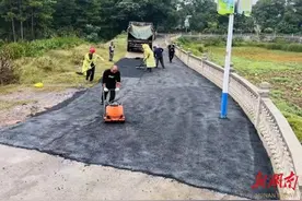 江华桥市乡：知民意，解民忧，人大代表助力解决道路安全隐患，优化道路营商环境图片